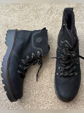 Rieker Black Lace-Up Lug Sole Ankle Utility Boots Women's U.S. Size 10 Men's 9